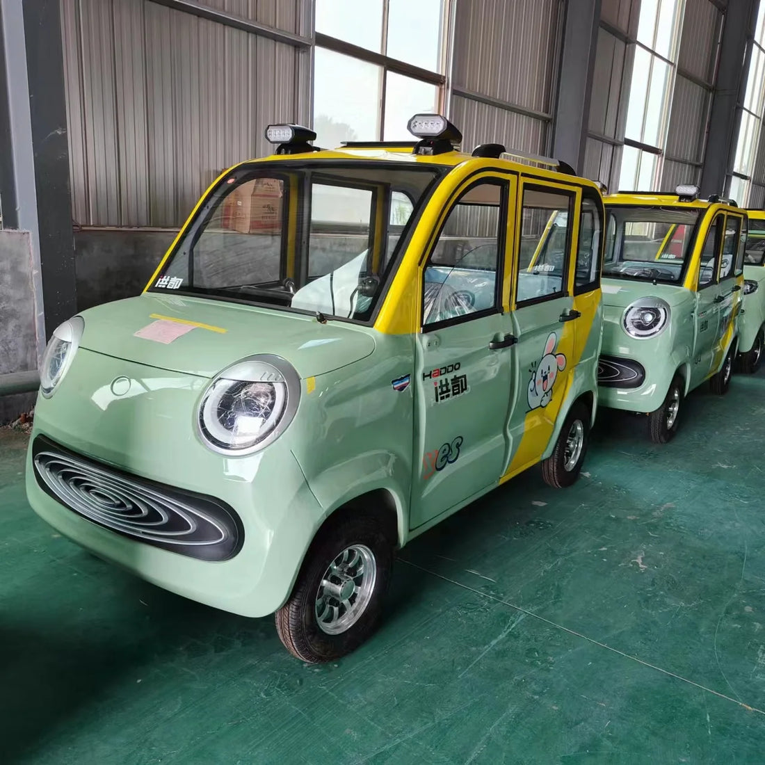 Factory Direct Sales Four Wheel Electric Mini Car Lead Acid Battery Cheap Electric Vehicle Made in China
